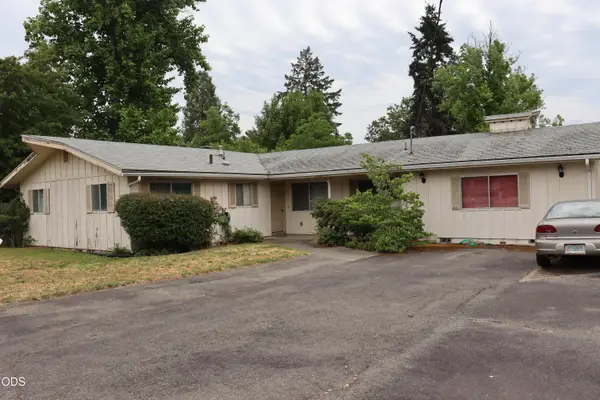 711 SW Rogue River Avenue, Grants Pass, OR 97526