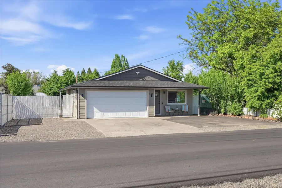 675 Berrydale Avenue, Medford, OR 97501 - #2
