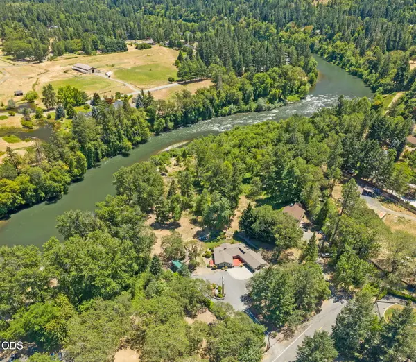 290 Chinook Park Lane, Grants Pass, OR 97527