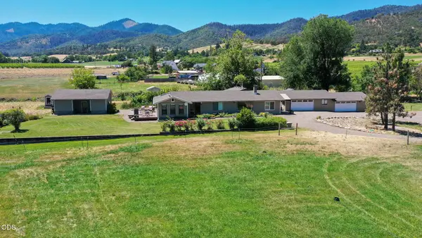 6085 Walden Lane, Talent, OR 97540