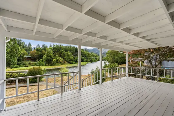 2850 Rogue River Highway, Grants Pass, OR 97527