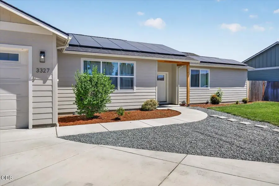 3327 Kingsbury Drive, Medford, OR 97504 - #2