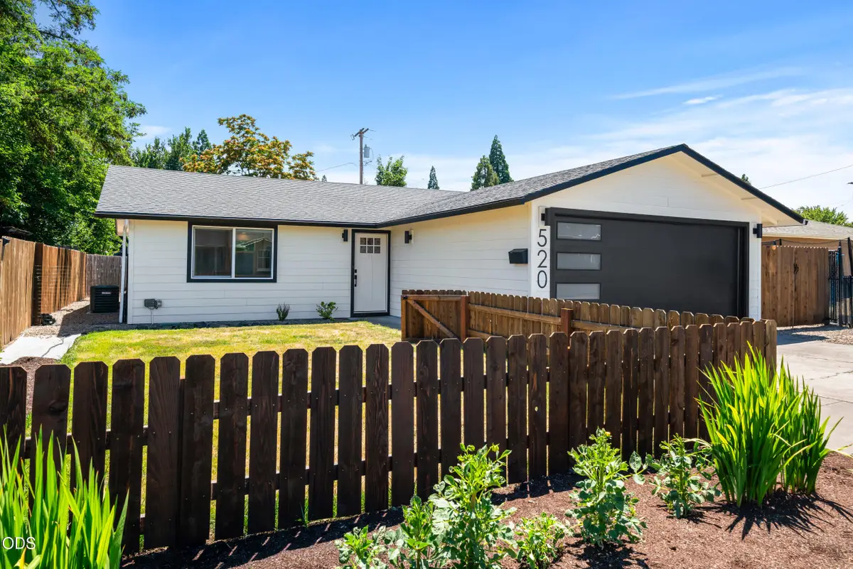 520 Grand Avenue, Central Point, OR 97502 - #1