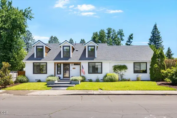 421 Silverado Circle, Medford, OR 97504