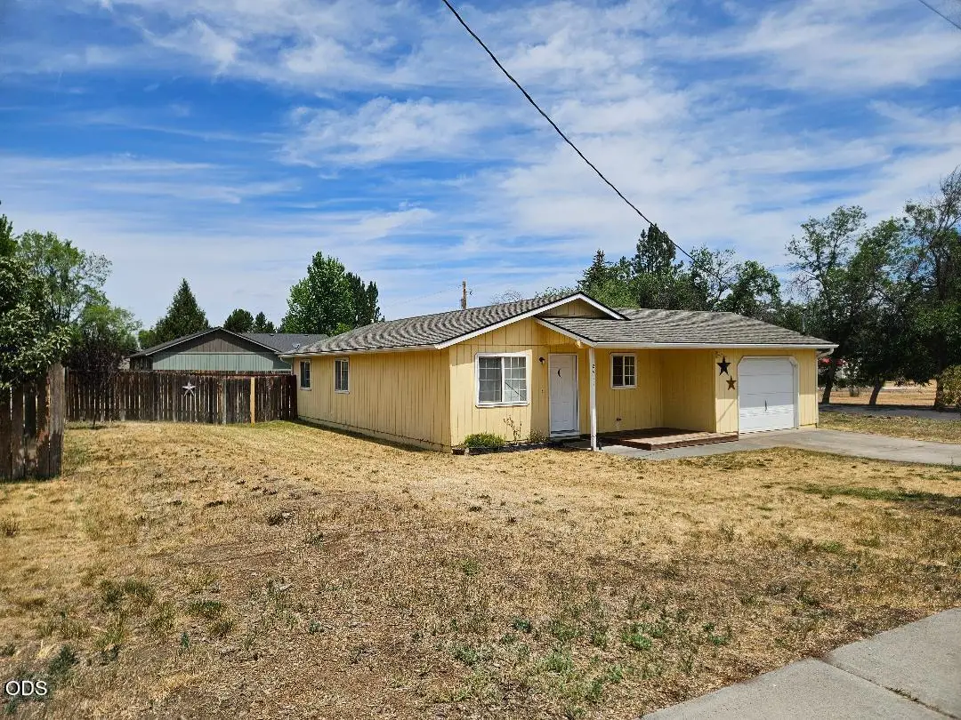 2411 SW Umatilla Avenue, Redmond, OR 97756 - #1