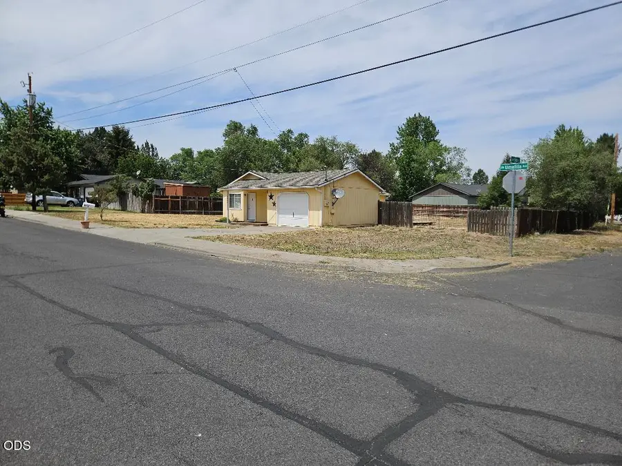 2411 SW Umatilla Avenue, Redmond, OR 97756 - #3