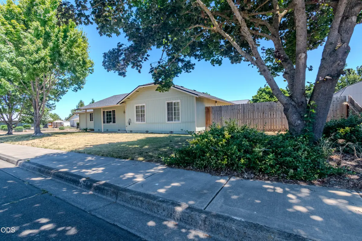1104 Coachman Drive, Central Point, OR 97502 - #1