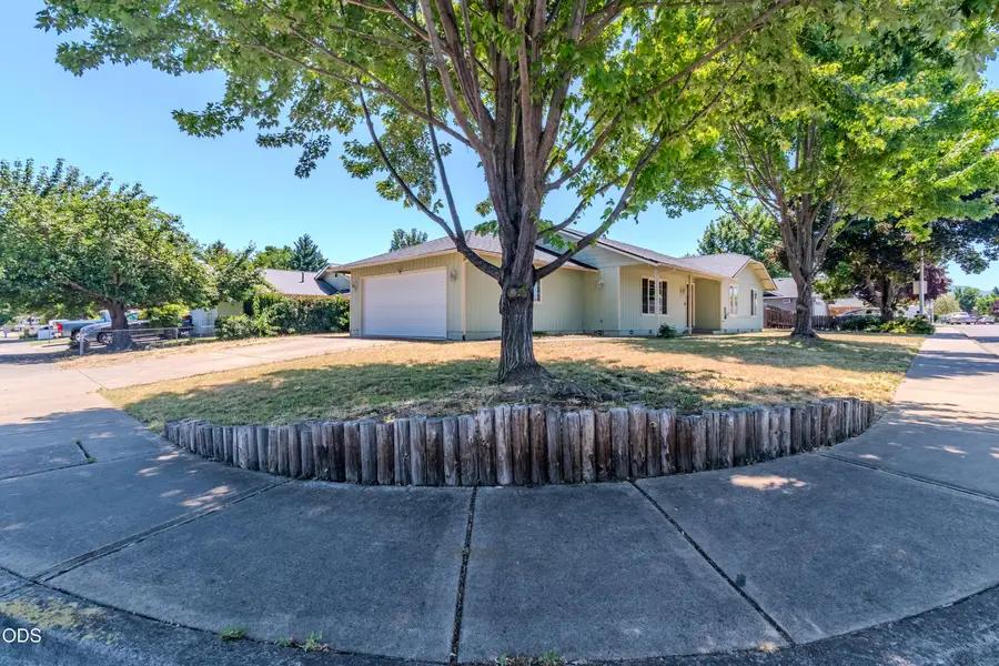 1104 Coachman Drive, Central Point, OR 97502 - #3