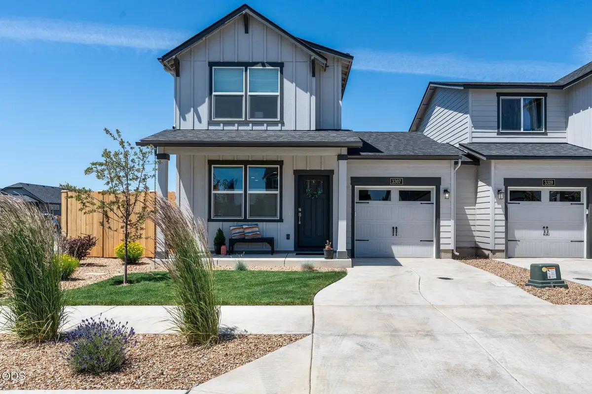 3307 NW 8th Street, Redmond, OR 97756 - #1