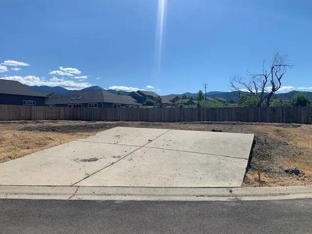 349 Quail Circle, Talent, OR 97540 - #2