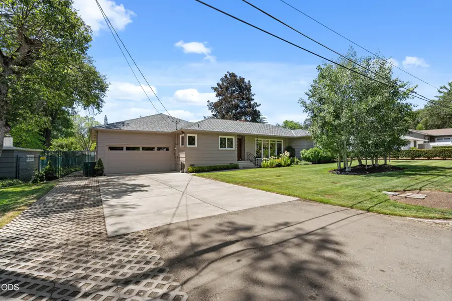 134 White Oak Drive, Medford, OR 97504 - #3