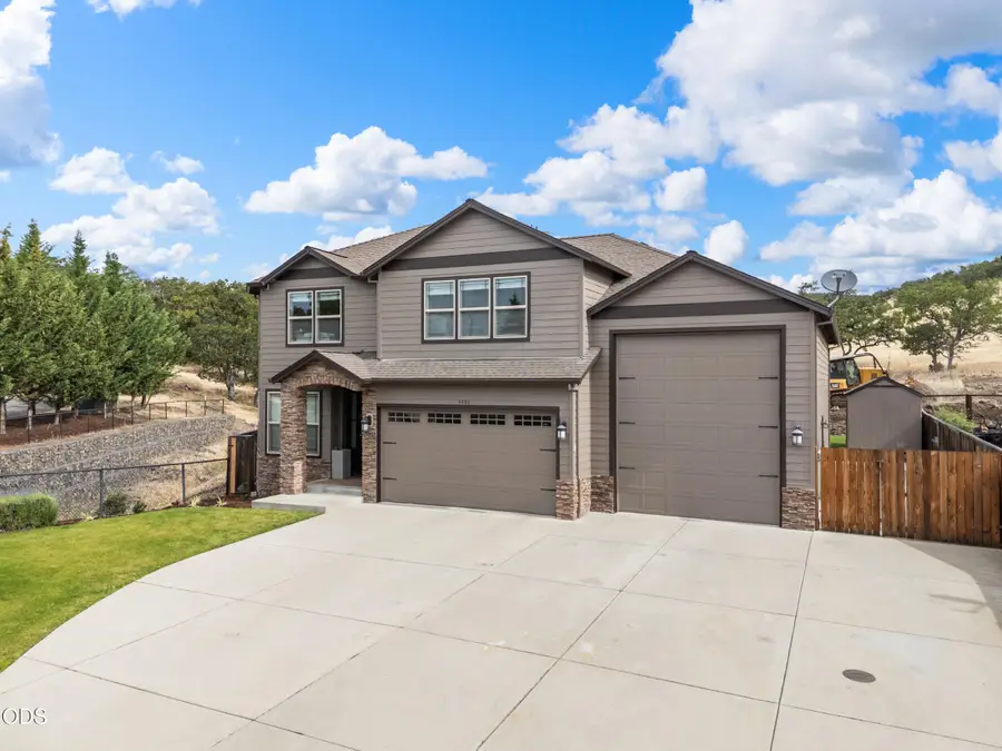 4401 Vista Pointe Drive, Medford, OR 97504 - #2