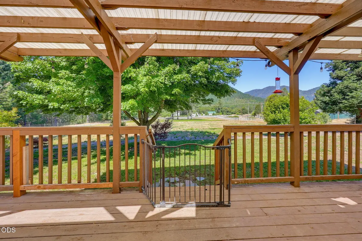2072 E Evans Creek Road, Rogue River, OR 97537 - #1