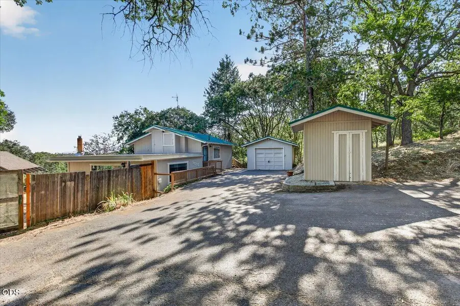 5015 Dark Hollow Road, Medford, OR 97501 - #2