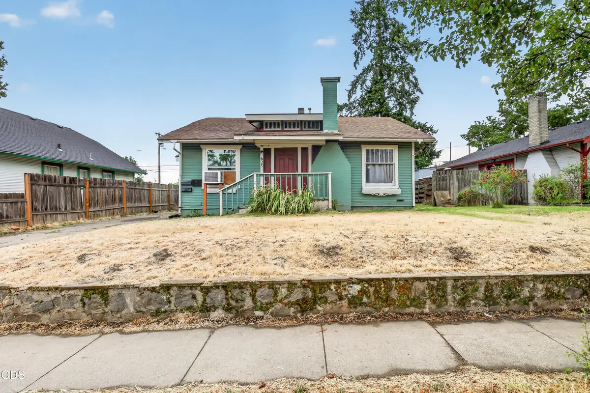625 W Jackson Street, Medford, OR 97501 - #1