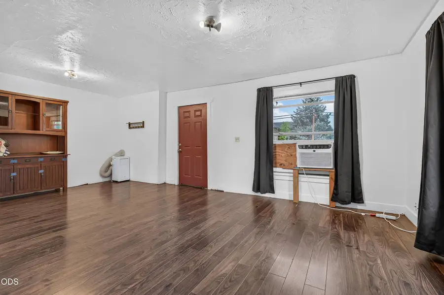 625 W Jackson Street, Medford, OR 97501 - #3