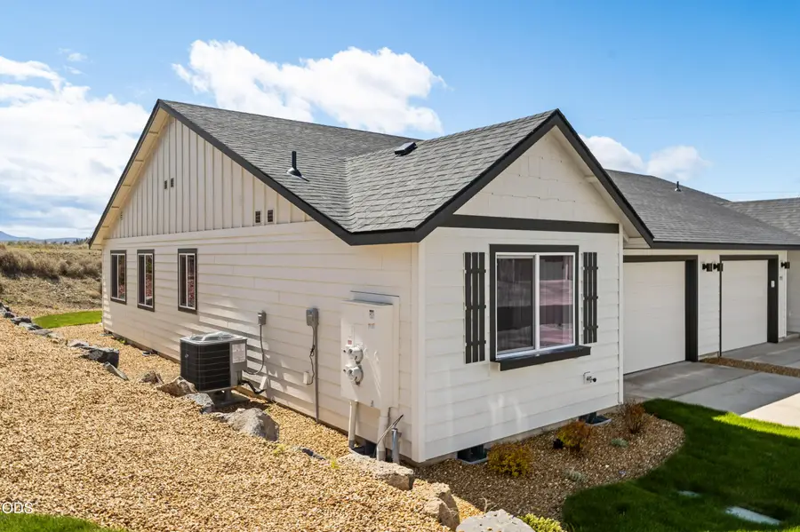 895 SE Starview Avenue, Madras, OR 97741 - #2