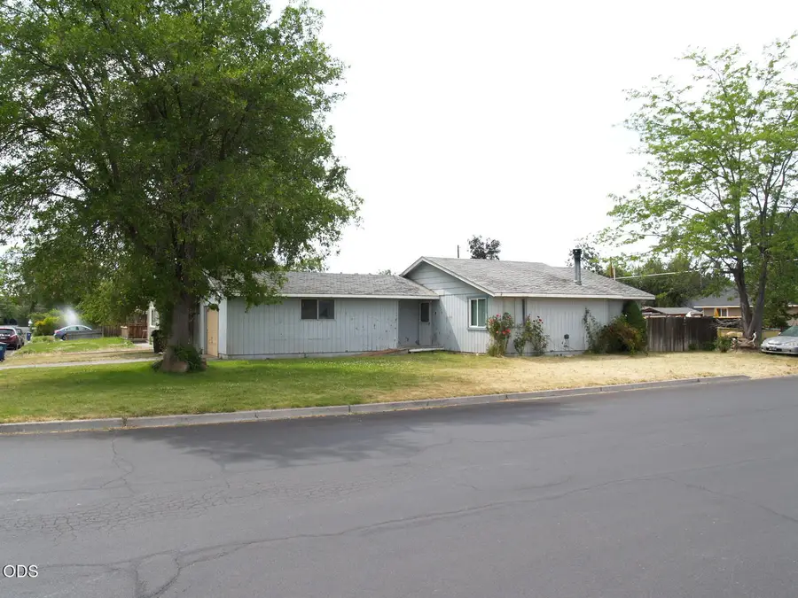 1713 SW Lava Avenue, Redmond, OR 97756 - #2