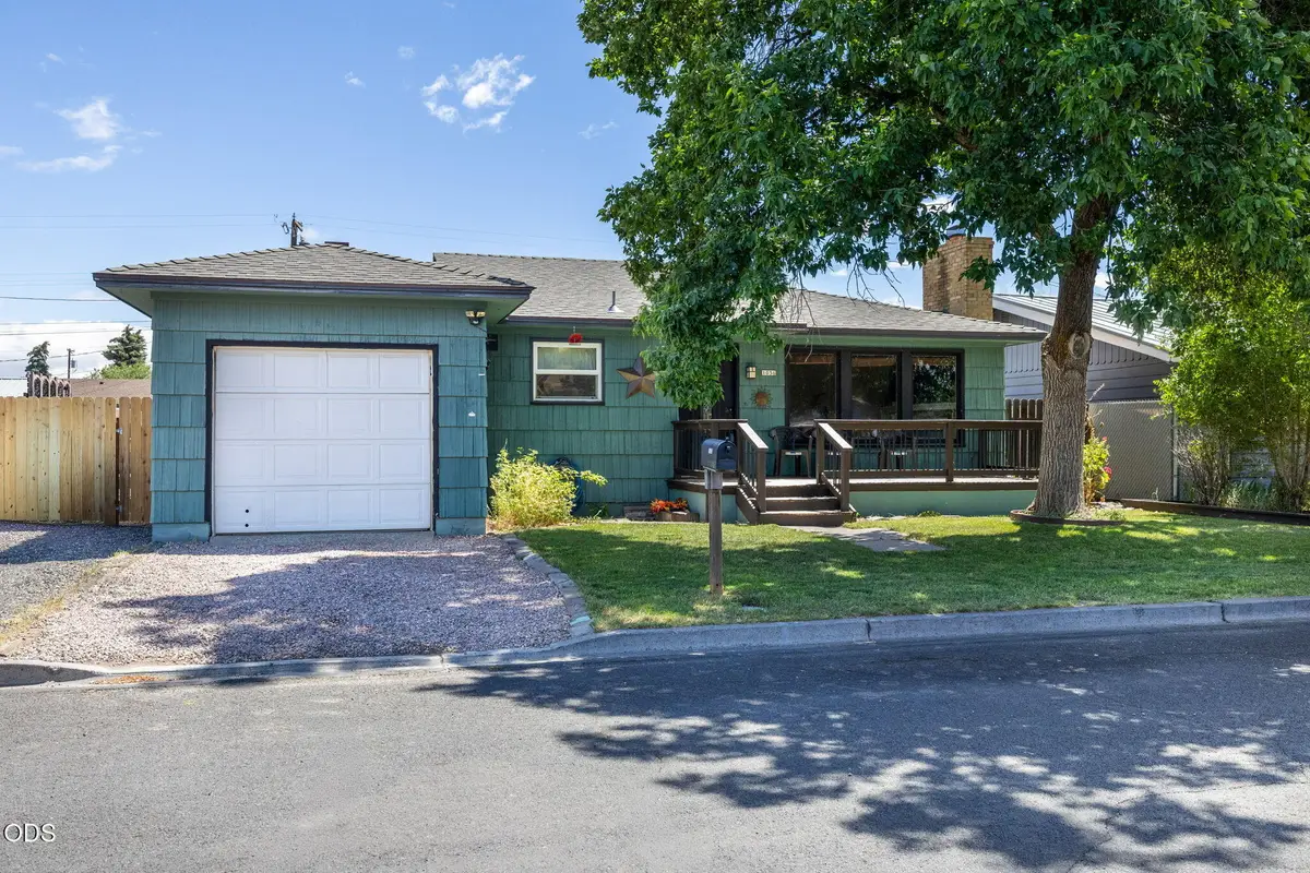 1036 SW 13th Street, Redmond, OR 97756 - #1
