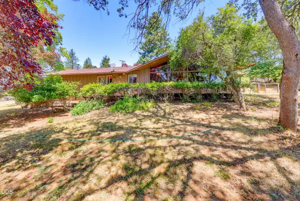 502 Vista Park Drive, Eagle Point, OR 97524