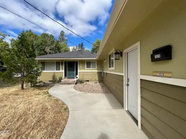 1024 NW Hawthorne Avenue, Grants Pass, OR 97526