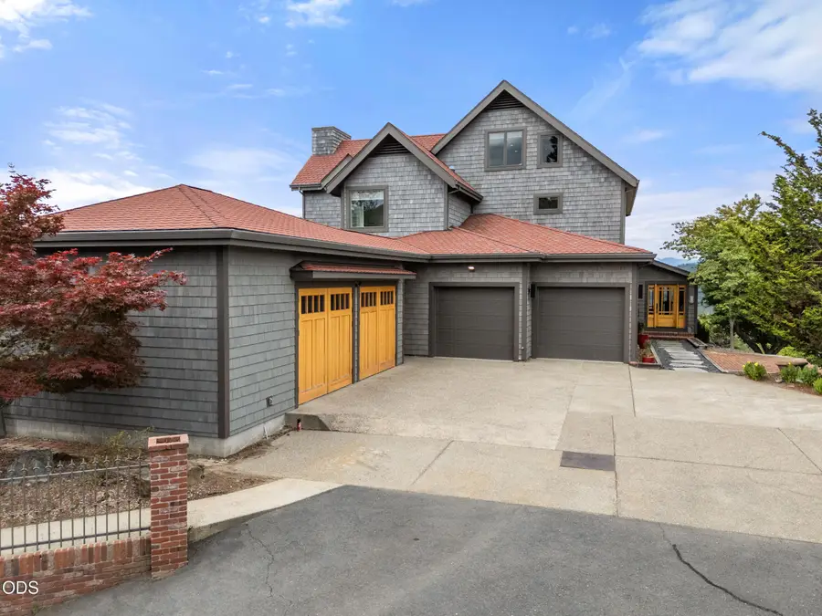 928 W Woodside Street, Grants Pass, OR 97527 - #3