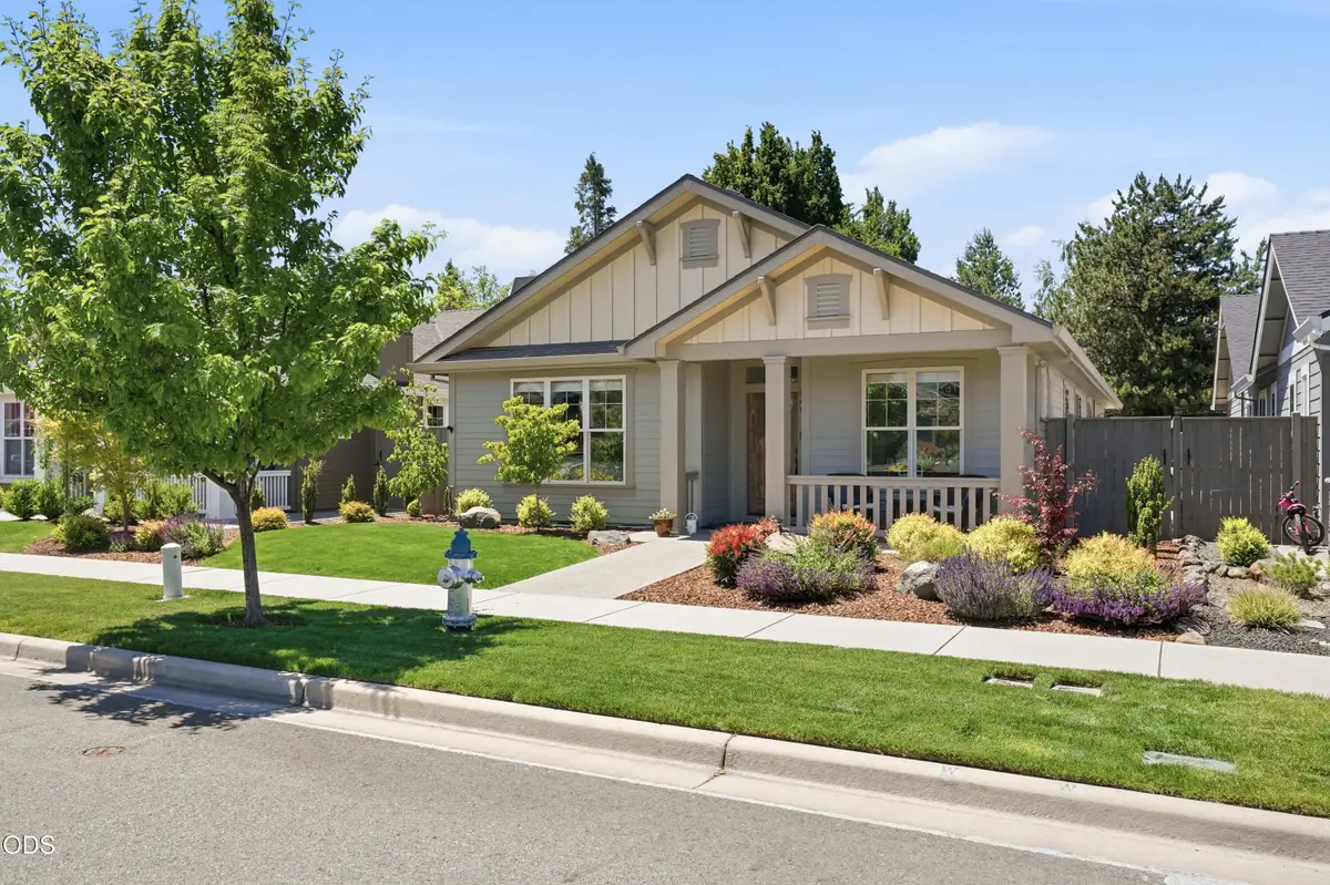 566 Canterwood Drive, Medford, OR 97504 - #1