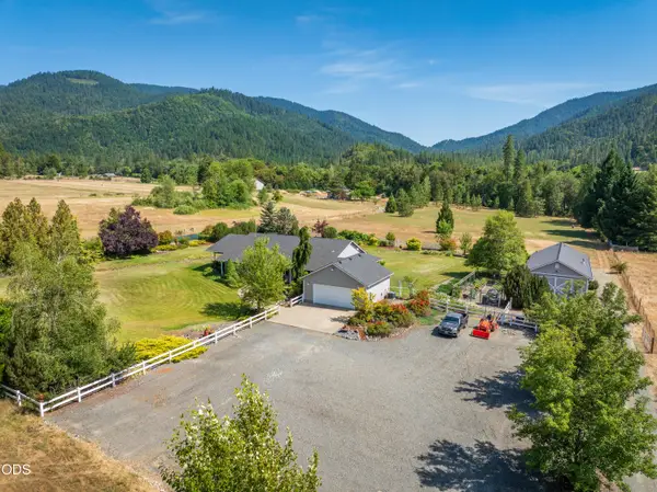 3959 Jumpoff Joe Creek Road, Grants Pass, OR 97526