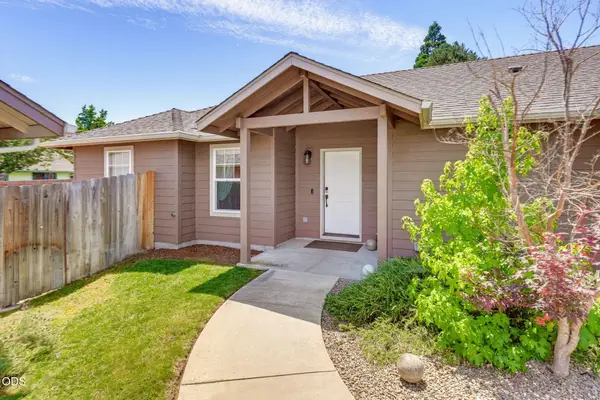 1003 SE Grandview Avenue, Grants Pass, OR 97527