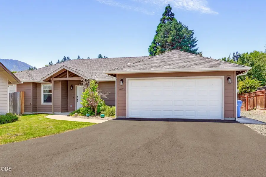 1003 SE Grandview Avenue, Grants Pass, OR 97527 - #3