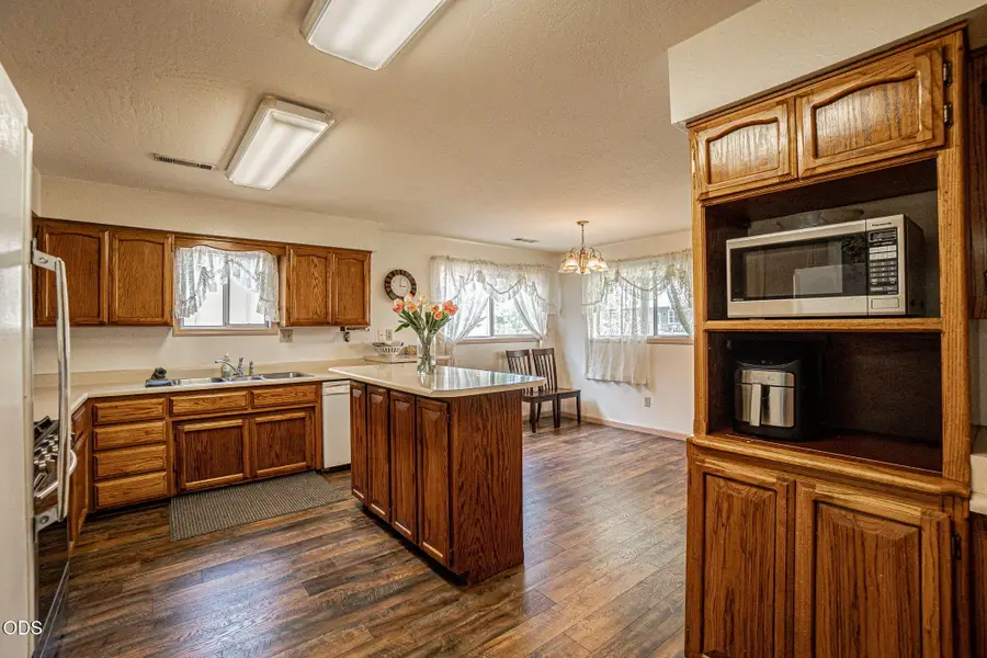 6181 Thistle Lane, Central Point, OR 97502 - #3