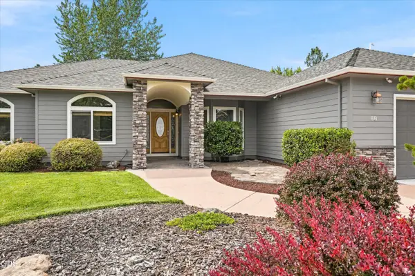 88 Pineridge Lane, Eagle Point, OR 97524