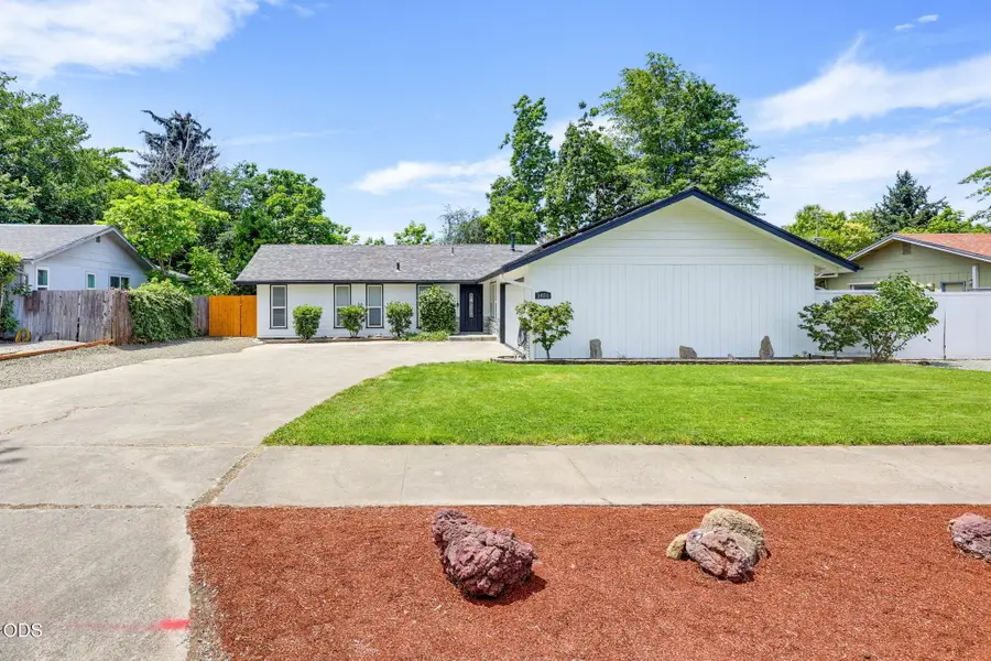 1451 Bluebonnet Avenue, Medford, OR 97504 - #2