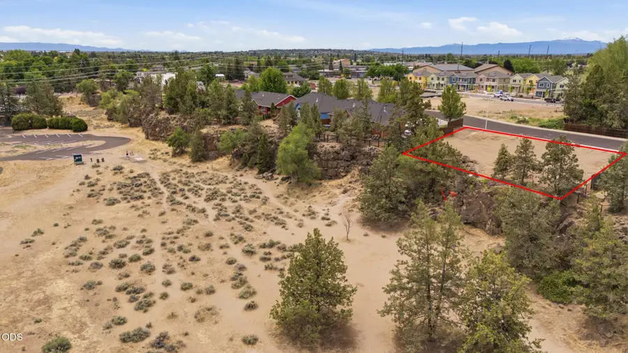 320 NW 16th Place, Redmond, OR 97756 - #2
