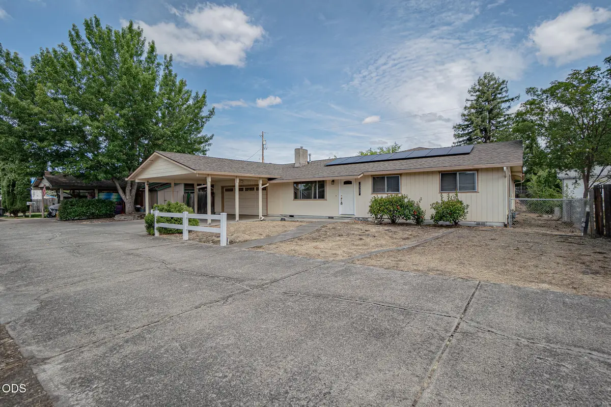 2327 Crater Lake Avenue, Medford, OR 97504 - #1