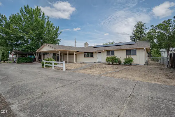 2327 Crater Lake Avenue, Medford, OR 97504