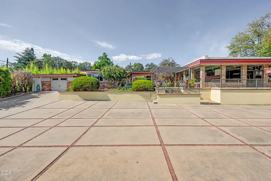 2639 Hillcrest Road, Medford, OR 97504 - #2