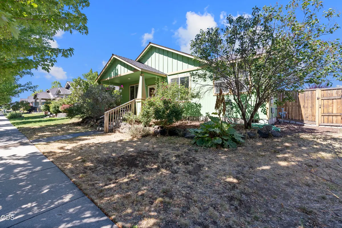 1345 NE 3rd Street, Redmond, OR 97756 - #1