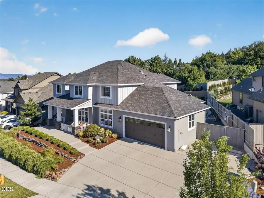 4048 Fieldbrook Avenue, Medford, OR 97504 - #2
