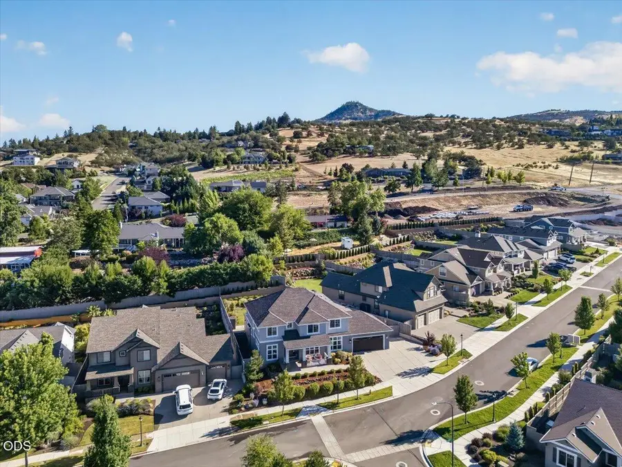 4048 Fieldbrook Avenue, Medford, OR 97504 - #3