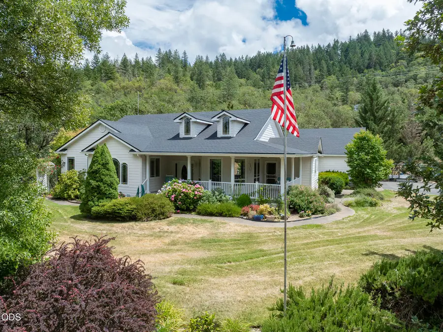 279 Ridgefield Road, Grants Pass, OR 97527 - #2