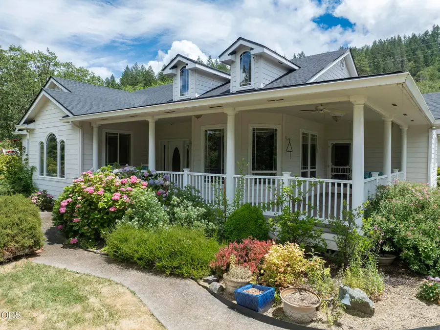 279 Ridgefield Road, Grants Pass, OR 97527 - #3