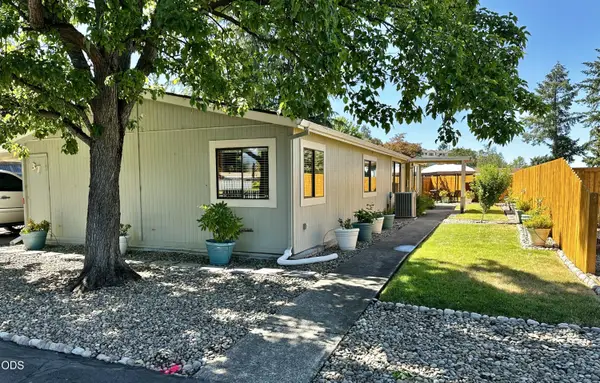 4624 S Pacific Highway #UNIT 37, Phoenix, OR 97535