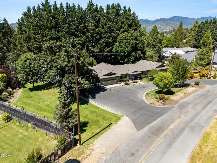 686 Towne Street, Grants Pass, OR 97527 - #2