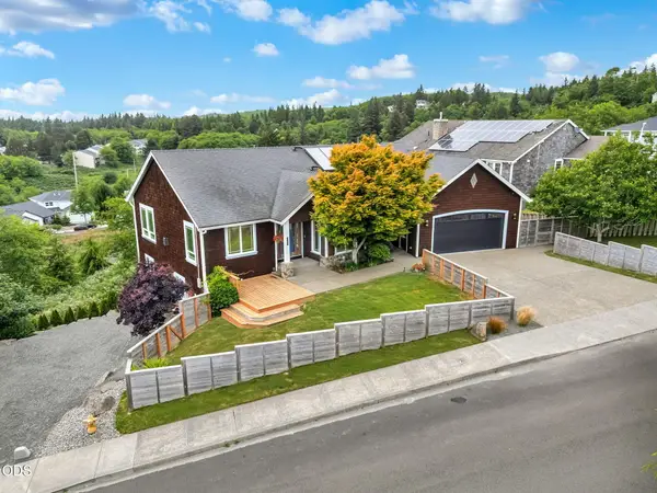 2144 Middle Fork Circle, Seaside, OR 97138
