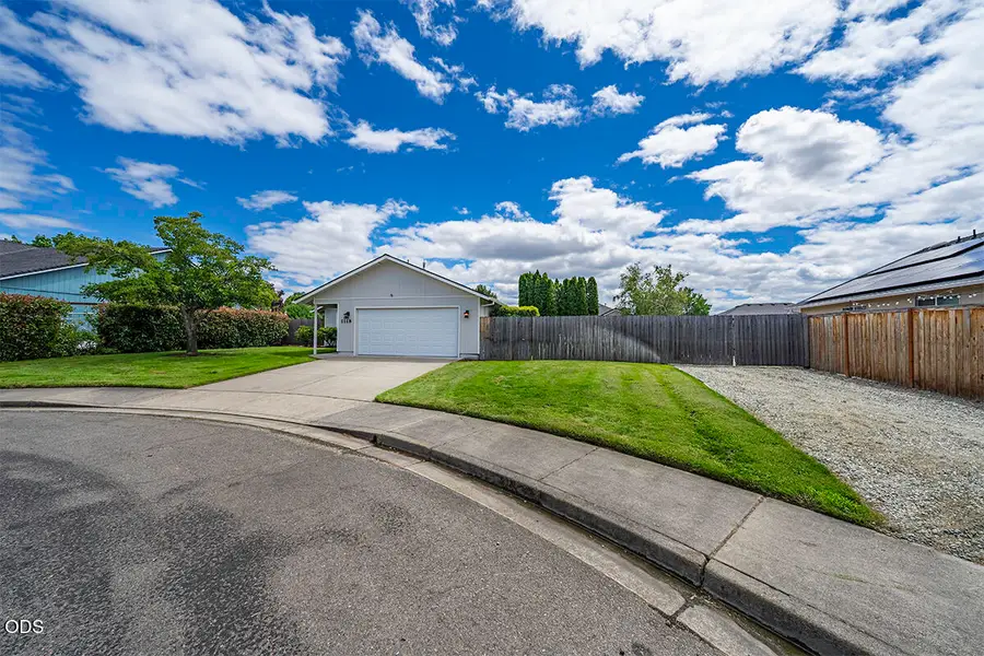 1118 Angela Court, Central Point, OR 97502 - #2