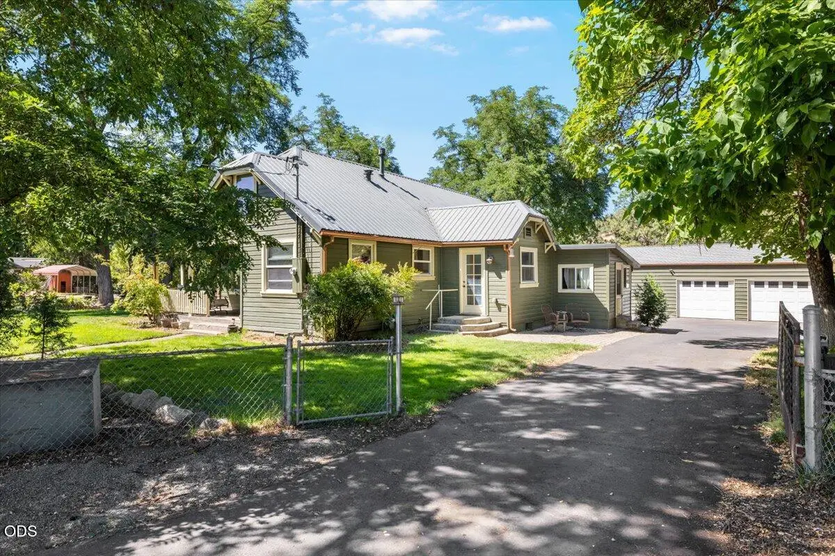 1833 2nd Avenue, Gold Hill, OR 97525 - #1