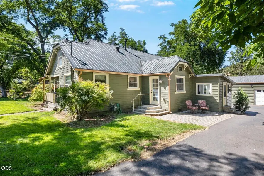 1833 2nd Avenue, Gold Hill, OR 97525 - #3