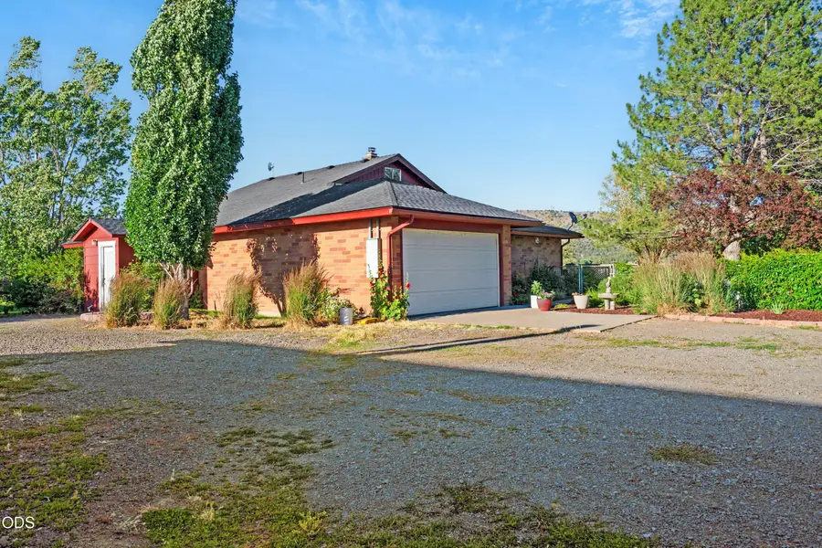 8230 Hill Road, Klamath Falls, OR 97603 - #2