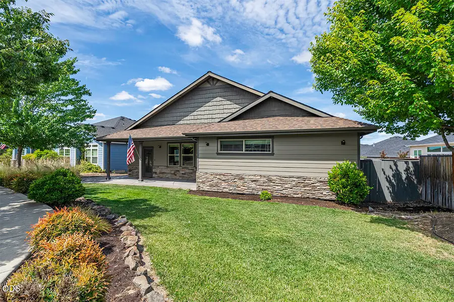 256 Robert Trent Jones Boulevard, Eagle Point, OR 97524 - #2